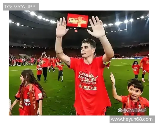 亲吻足球场草坪的球星是谁他背后的故事与传奇人生